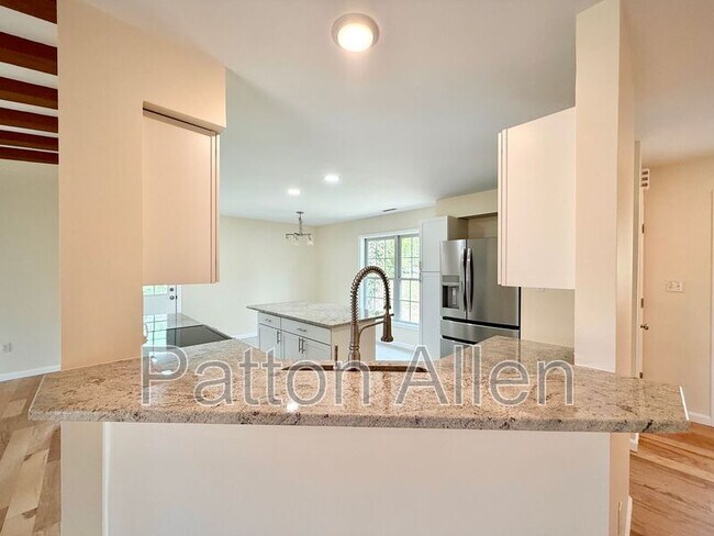 Building Photo - 6 Providence Rd