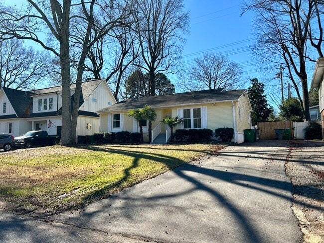 Building Photo - 900 Stanfield Dr