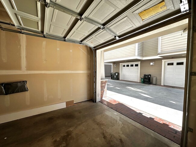 Building Photo - Beautiful, Luminous 2BR | 2.5BA in the Hea...