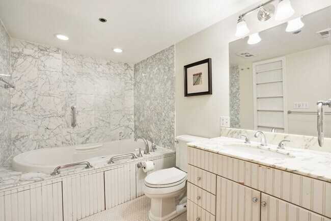 Building Photo - 296 Marlborough St