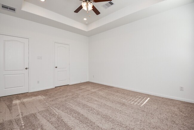 Building Photo - 8106 Royal Palm Ct