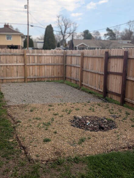 Building Photo - 2528 Anne Way