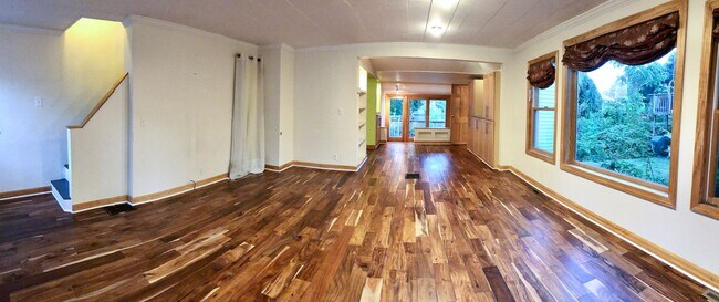 Building Photo - Adorable Private Lakefront 1 bed, 1 bath C...