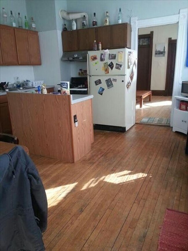 Building Photo - 2627 N Bartlett Ave