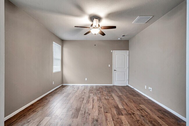 Building Photo - 5 Brooks Ranch Rd