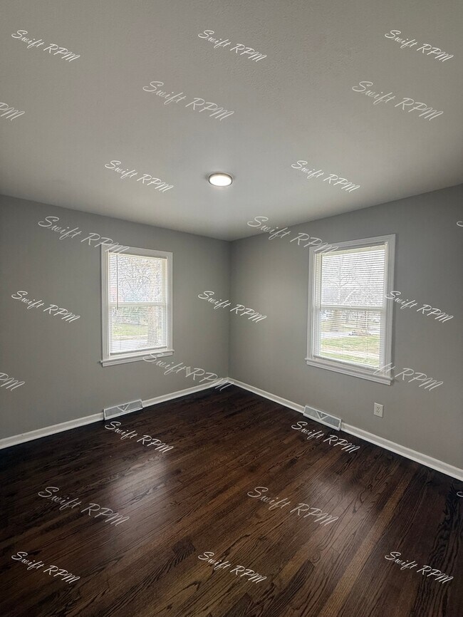 Building Photo - 1827 E 75th Terrace