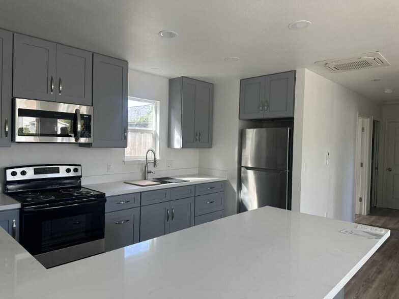 Building Photo - 3911 E St