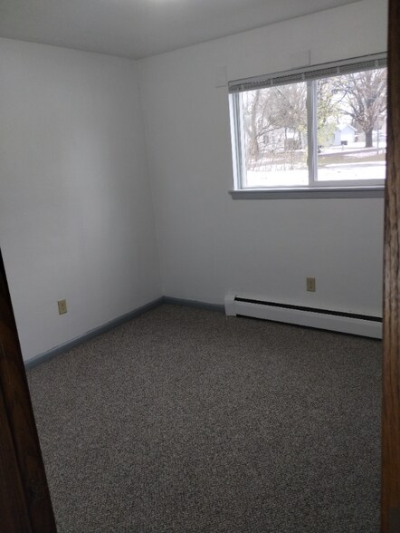 Building Photo - 320 4th St SE