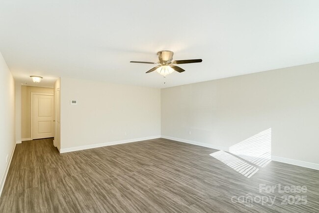 Building Photo - 3204 Glenn Hope Way