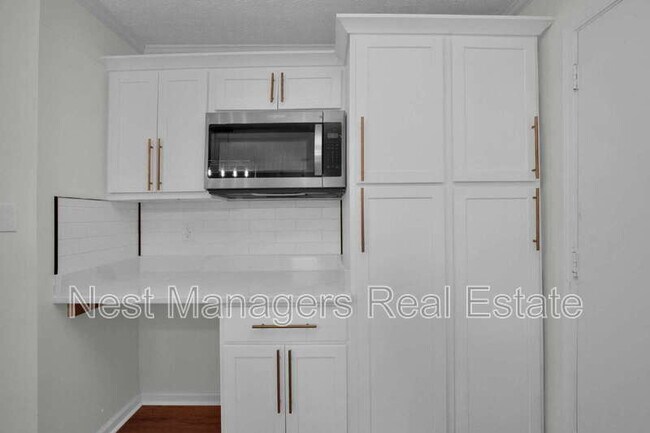 Building Photo - 301 Fairfield Rd
