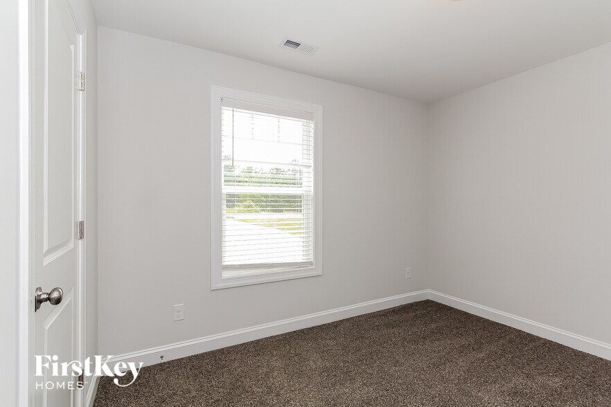 Building Photo - 2523 No Mans Ave