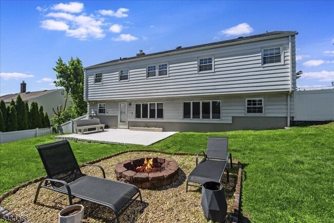 Building Photo - 32 Brantwood Pl