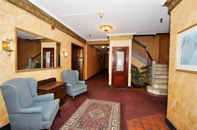 Building Photo - Nice Studio in Cleveland Circle Elevator B...