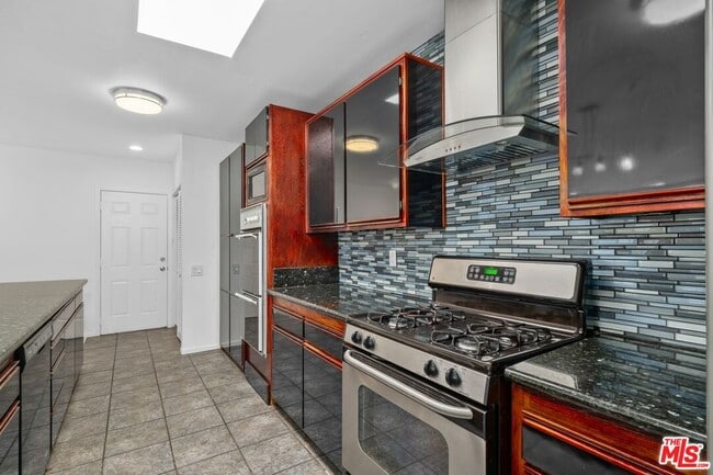 Building Photo - 4442 St Clair Ave