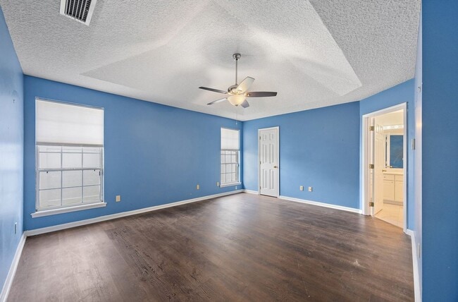 Building Photo - Gorgeous All-Brick San Jose Home!