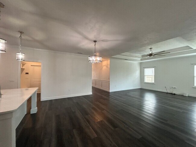 Building Photo - Immaculate 3/2 with Yard, Garage, and Pet ...