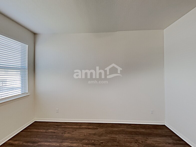 Building Photo - 2709 Wolfcreek