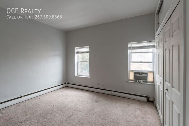 Building Photo - 1325 W Porter St