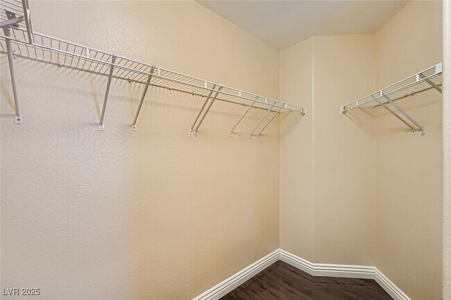 Building Photo - 5986 Ambleshire Ave