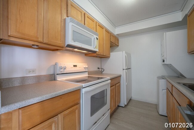 Building Photo - $2400 /1 Bed/ 1 Bath/ 1 Parking IN NUUANU