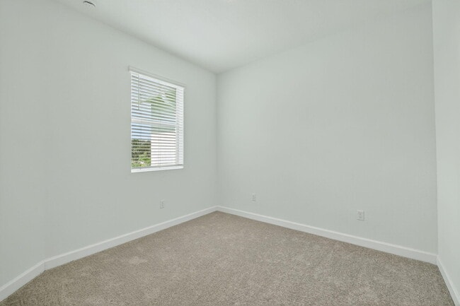 Building Photo - 309 SE Crossoak Ln