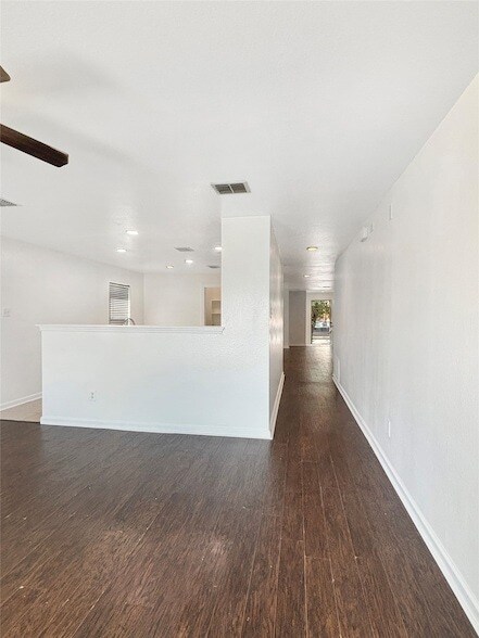 Building Photo - 1217 Caroline Dr