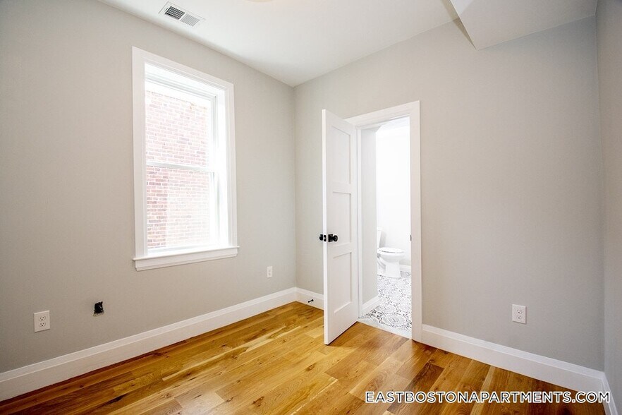 Building Photo - 58 Frankfort St