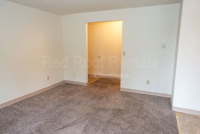 Building Photo - 302-163 163 St Ct E