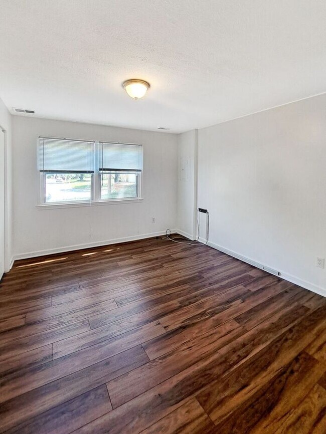 Building Photo - Coming Soon! Attractive Mid Century Modern...