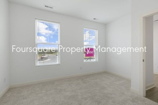 Building Photo - Spacious Townhome with Entry-Level Guest Suite, Washer/ Dryer Included, 2nd floor Balcony & 2-Car...