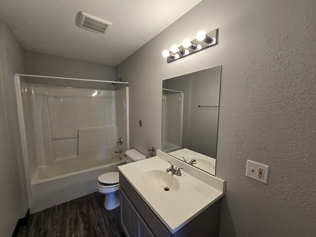 Building Photo - 60 Miller Ave SW