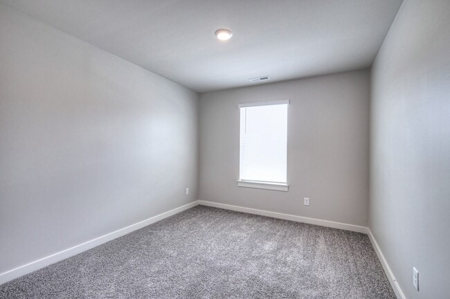 Building Photo - 531 Swanholme Dr