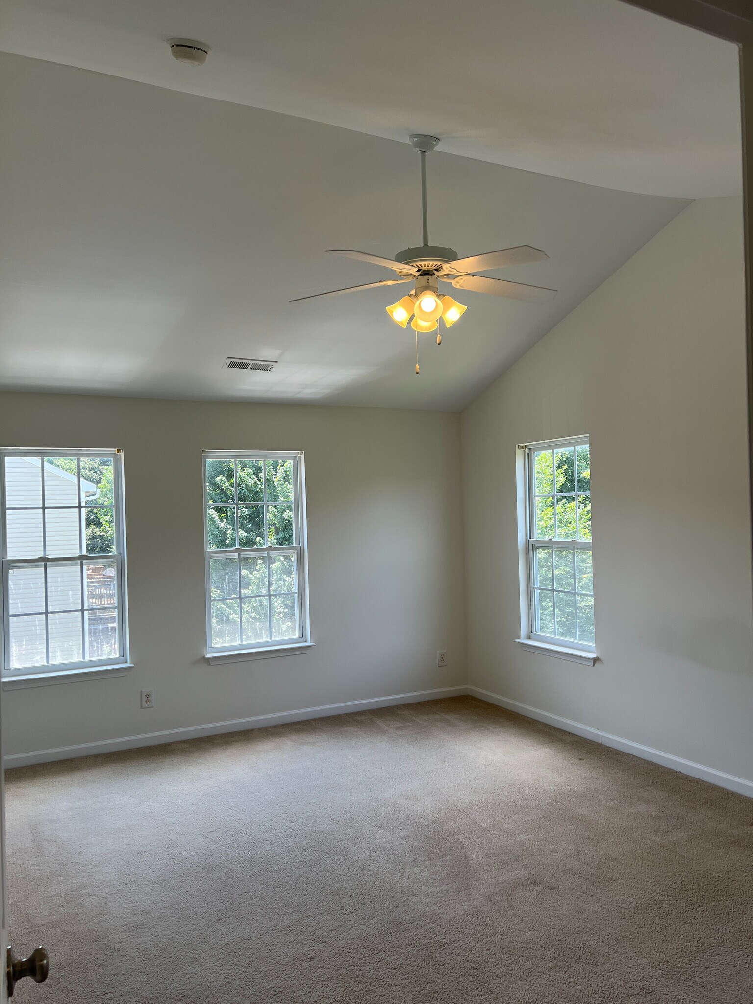 Building Photo - Room in Townhome on Dunlevy Way