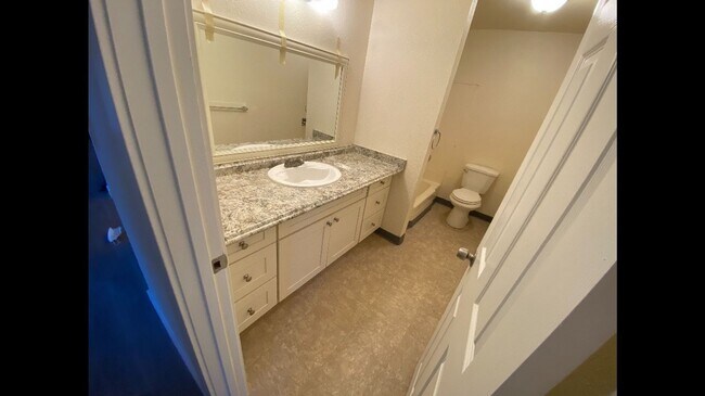 Interior Photo - Del-View Apartments