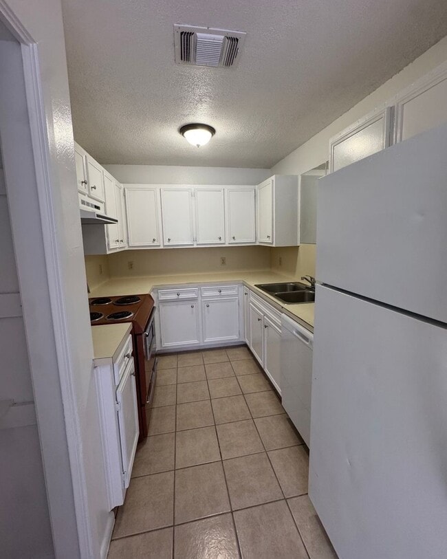 Building Photo - 901 Mayfield Dr