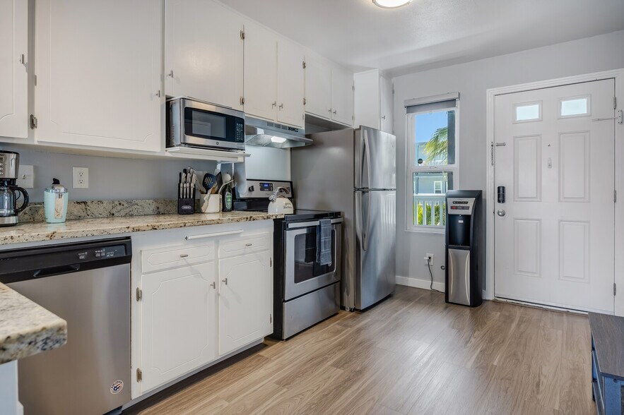 Building Photo - 1111 Seacoast Dr