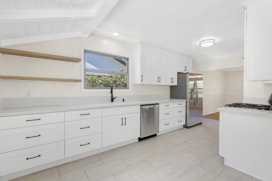 Building Photo - 4850 Excelente Dr