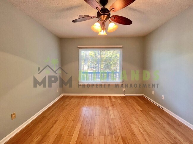 Building Photo - 201 Mariners Row