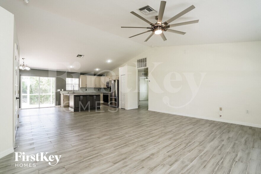 Building Photo - 8451 Caloosa Rd