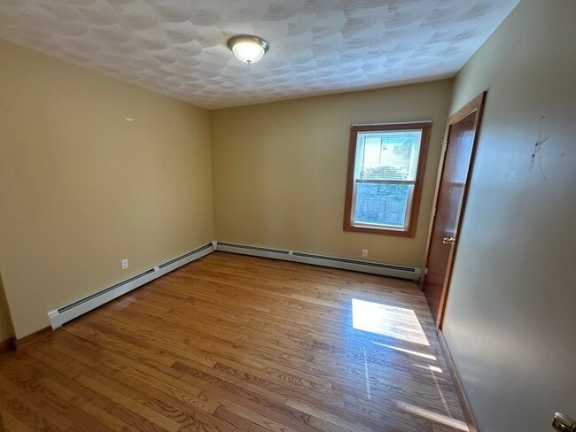 Building Photo - 106 Tuttle St