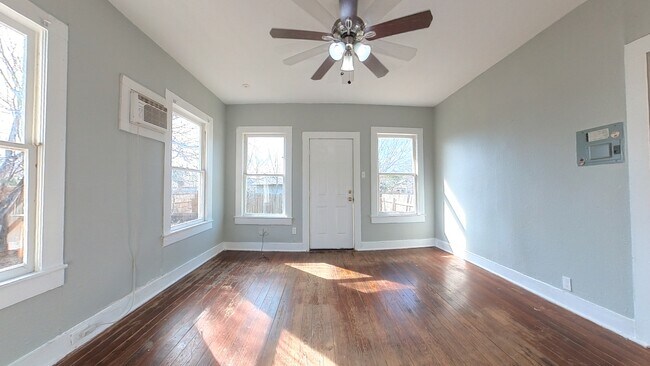 Building Photo - 540 Kayton Ave