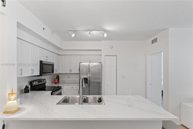 Building Photo - 6851 SW 44th St