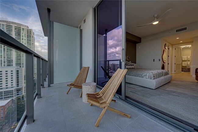 Building Photo - 275 1st Ave S