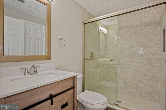 Building Photo - 1539 Woodcrest Dr