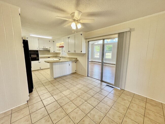 Building Photo - 4 Bed, 2 Bath Nest In Cottonade Close To Base