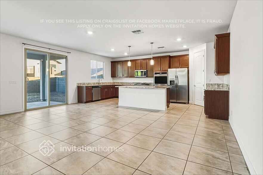 Building Photo - 11417 W Edgemont Ave