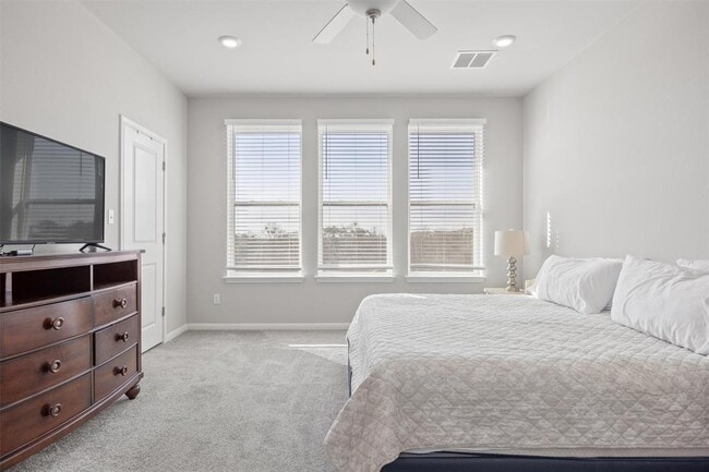 Building Photo - 1020 Vista View Dr