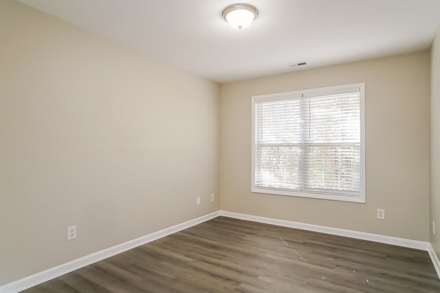 Building Photo - 8039 Marsh Hollow Dr