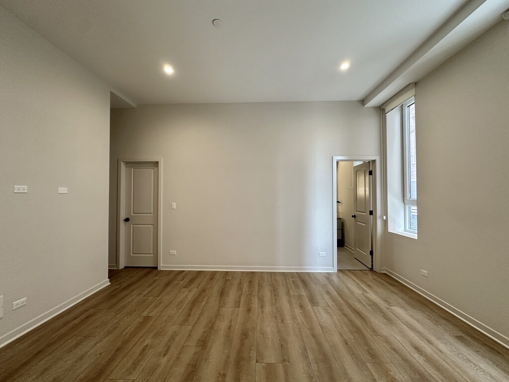 Building Photo - 3207 N Narragansett Ave