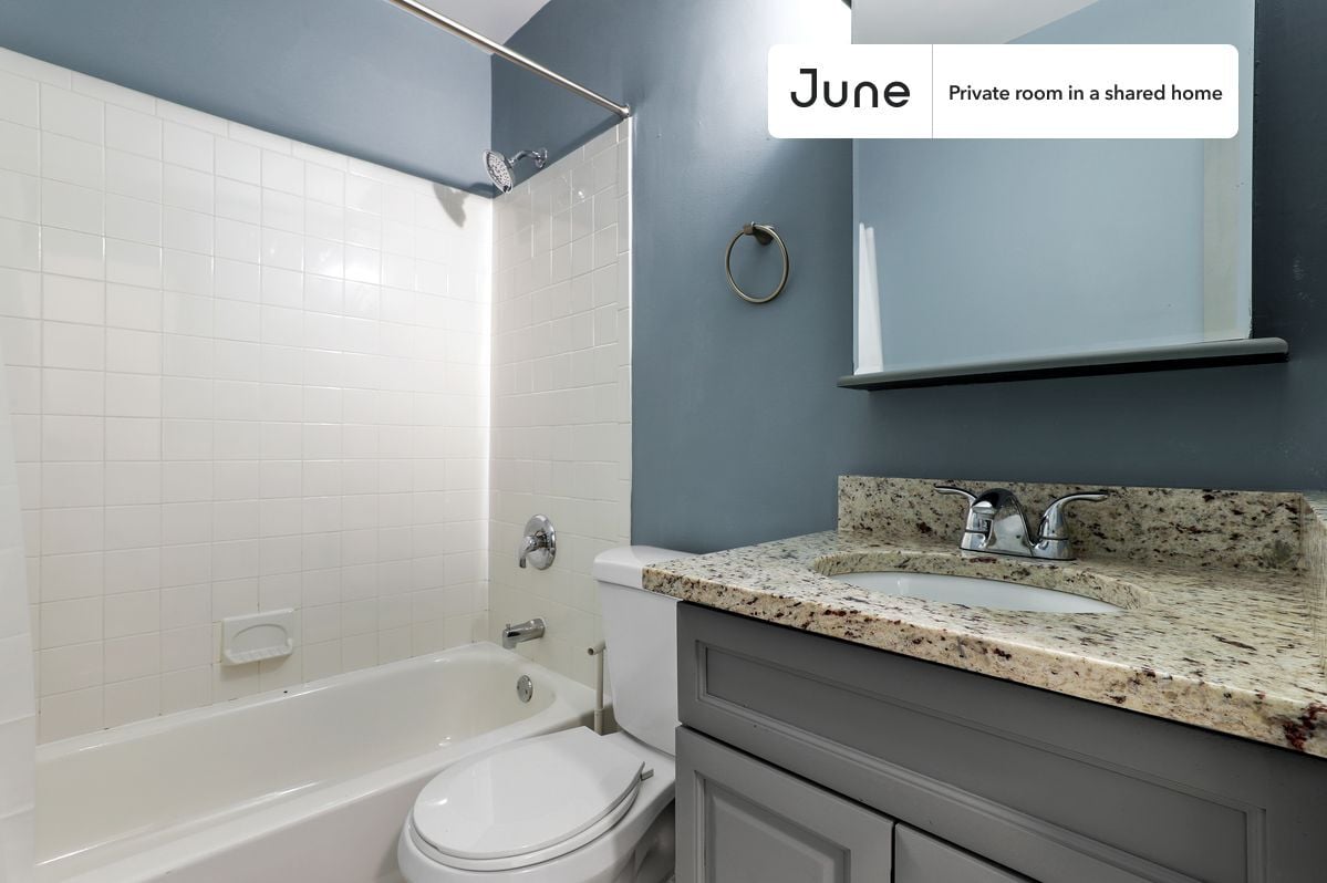 Building Photo - Room in Shared 5 bed/3 bath home in Logan Circle